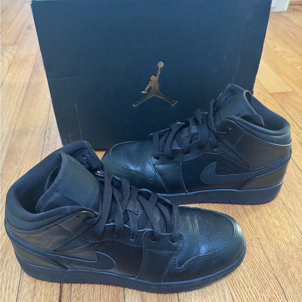 Black Air Jordan 1 Mid BG